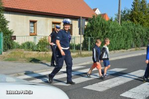 Policjantka podczas zajęć z dziećmi